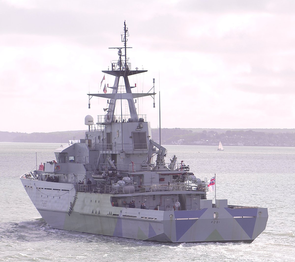 👋📷<a href="/hms_tyne/">HMS Tyne</a> departs from Portsmouth this afternoon <a href="/UKForcesTracker/">UK Forces Tracker</a> <a href="/NavyLookout/">Navy Lookout</a> <a href="/WarshipCam/">WarshipCam</a> <a href="/georgeemmett8/">George Emmett</a>