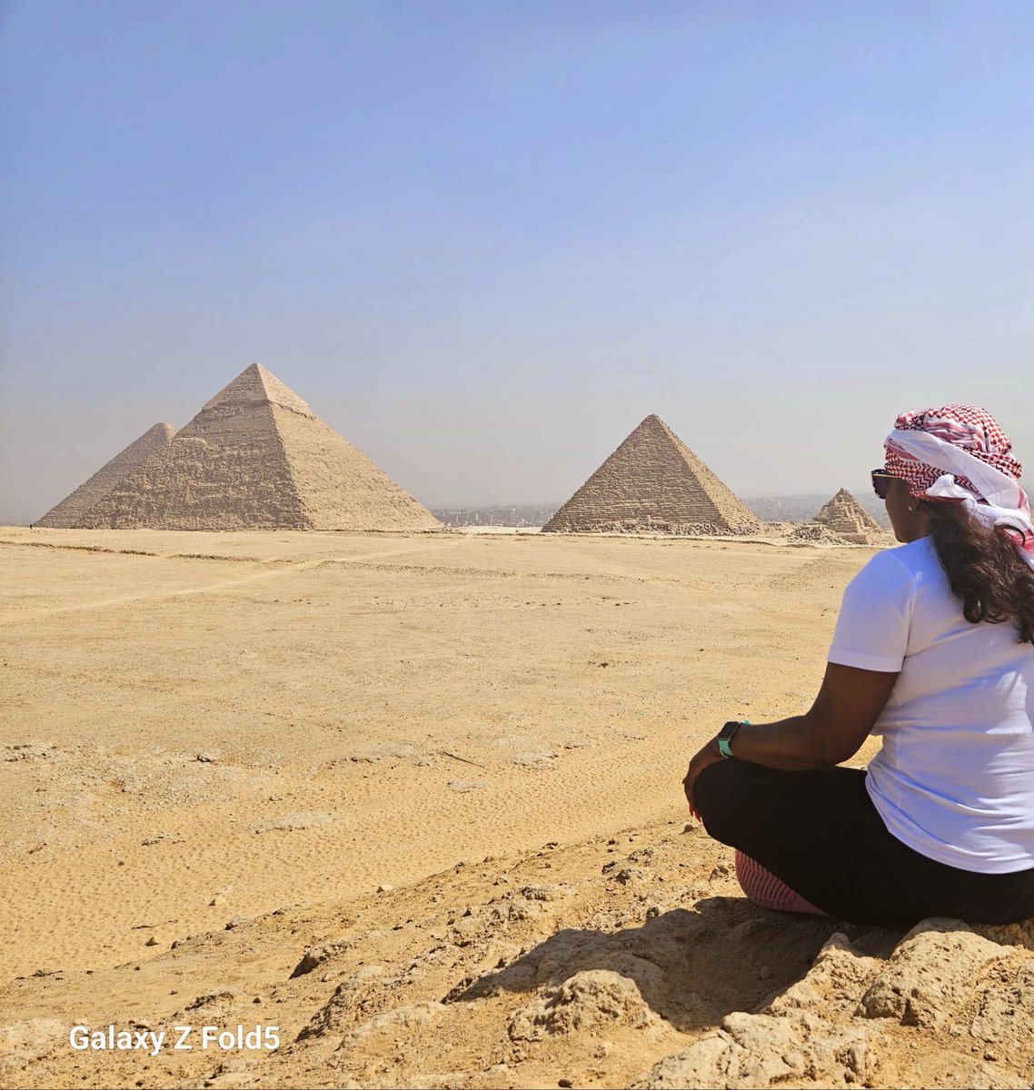 DelmwaDeshiK's tweet photo. I've come to find that life's best journeys are the ones we least plan for. A sudden detour to fill up on quiet moments and wisdom circles could work wonders for the most cluttered mind, and before these majestic pyramids, I found clarity, answers to power on. https://t.co/GTScP6Z1y8