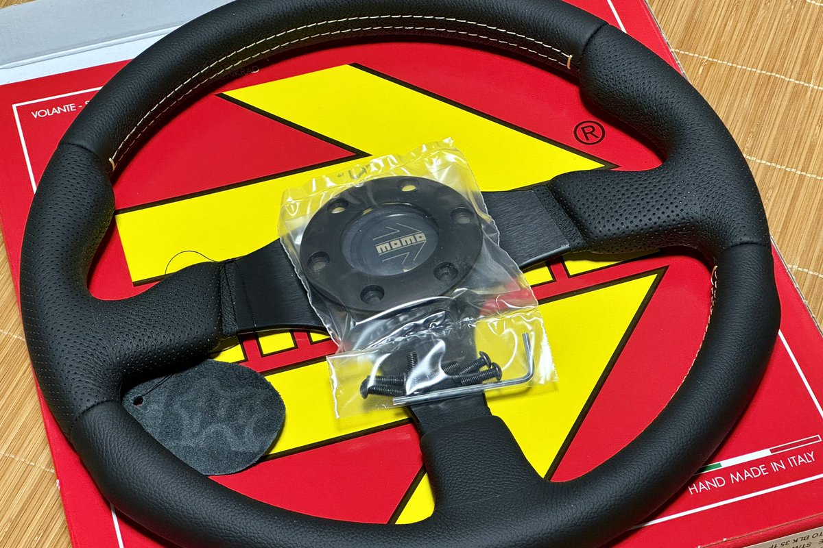 MOMO ステアリング TUNER BLACK 35Φ 箱つき