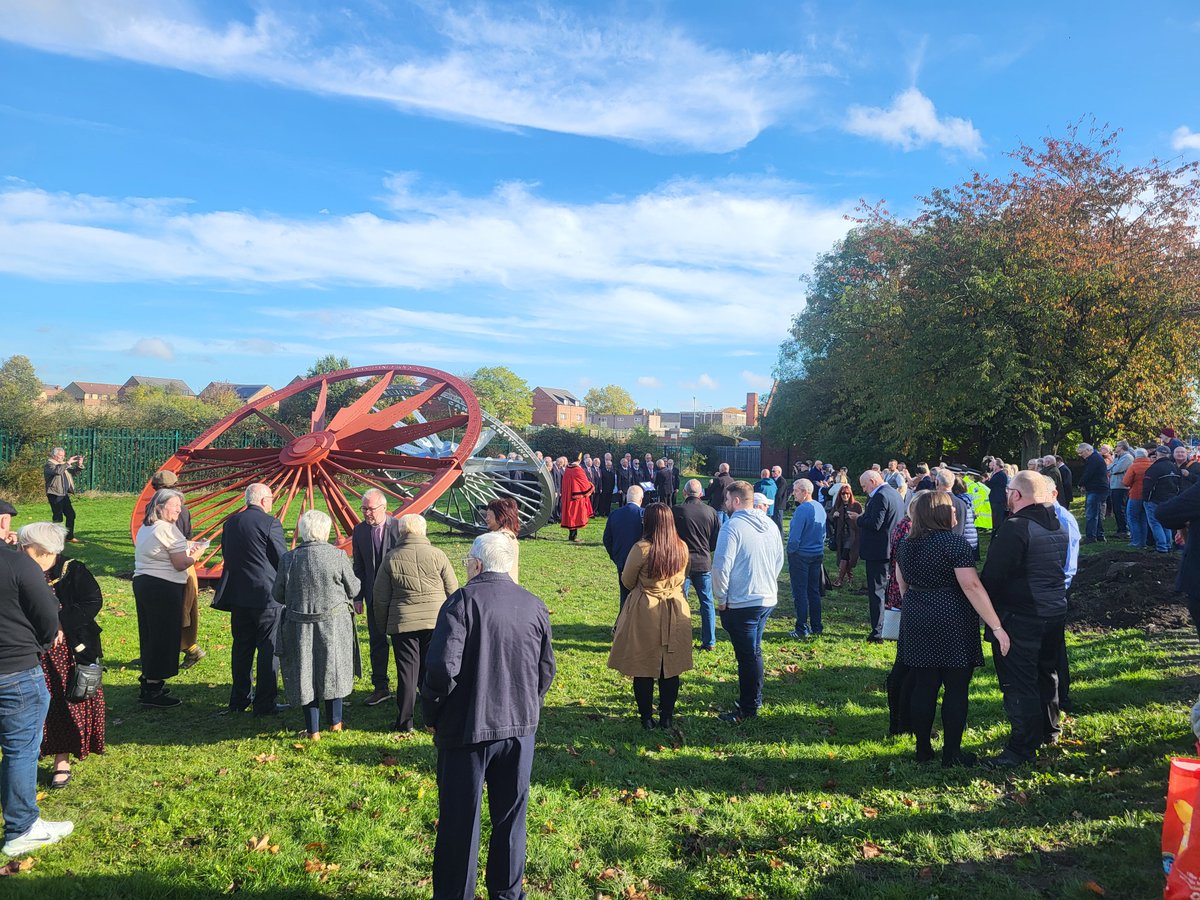 Beam (@beam_artsuk) on Twitter photo Today marked the unveiling of Hope & Heritage by Luke Perry in #Featherstone. This public artwork, commissioned by <a href="/FeatherstoneTC/">Mayor of Featherstone</a> & supported by <a href="/MyWakefield/">Wakefield Council</a>, honours Featherstone’s rich mining past while looking ahead to its bright future. Today marked the unveiling of Hope & Heritage by Luke Perry in #Featherstone. This public artwork, commissioned by <a href="/FeatherstoneTC/">Mayor of Featherstone</a> & supported by <a href="/MyWakefield/">Wakefield Council</a>, honours Featherstone’s rich mining past while looking ahead to its bright future.