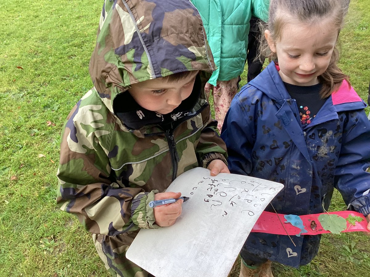 PrimaryDell's tweet photo. This week in forest schools, KS1 collected natural materials. They then described them using adjectives ready for their poetry unit in English this week! #learningatdell https://t.co/09Il7hDTTU