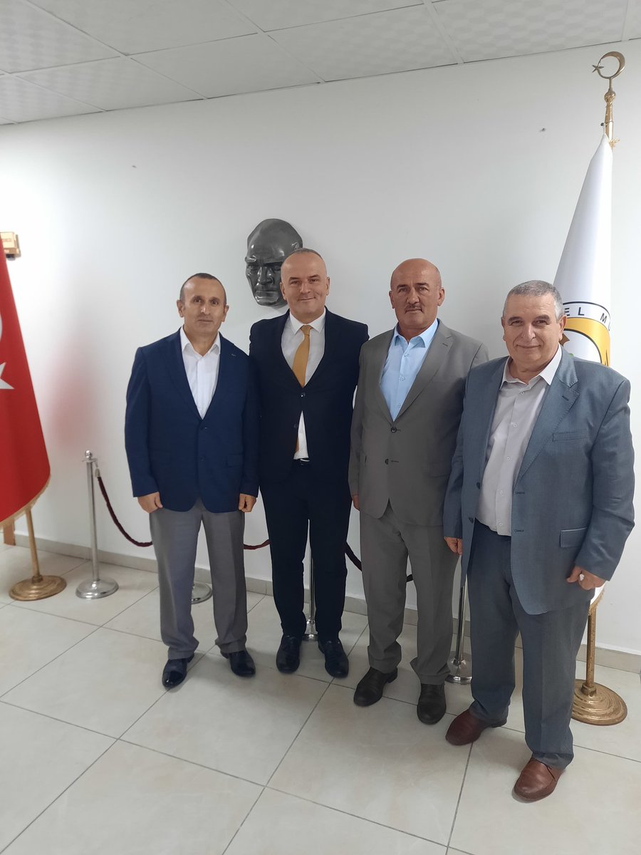 Tekirdağ Orman İşletme Müdürü olarak atanan Sayın Nebi Yaşar "a yeni görevinde başarılar ve muvaffakiyetler diler, göstermiş olduğu ilgi alaka ve misafirperverliği için teşekkür ederiz. Turgay Kıran Remzi Pekel Izbirakan Gökmen Öztürk Sami Çelik