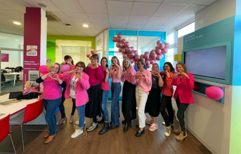 La Caisse du Pays de Guingamp mobilisée pour Octobre Rose #OctobreRose #solidarité #TousEnsemble