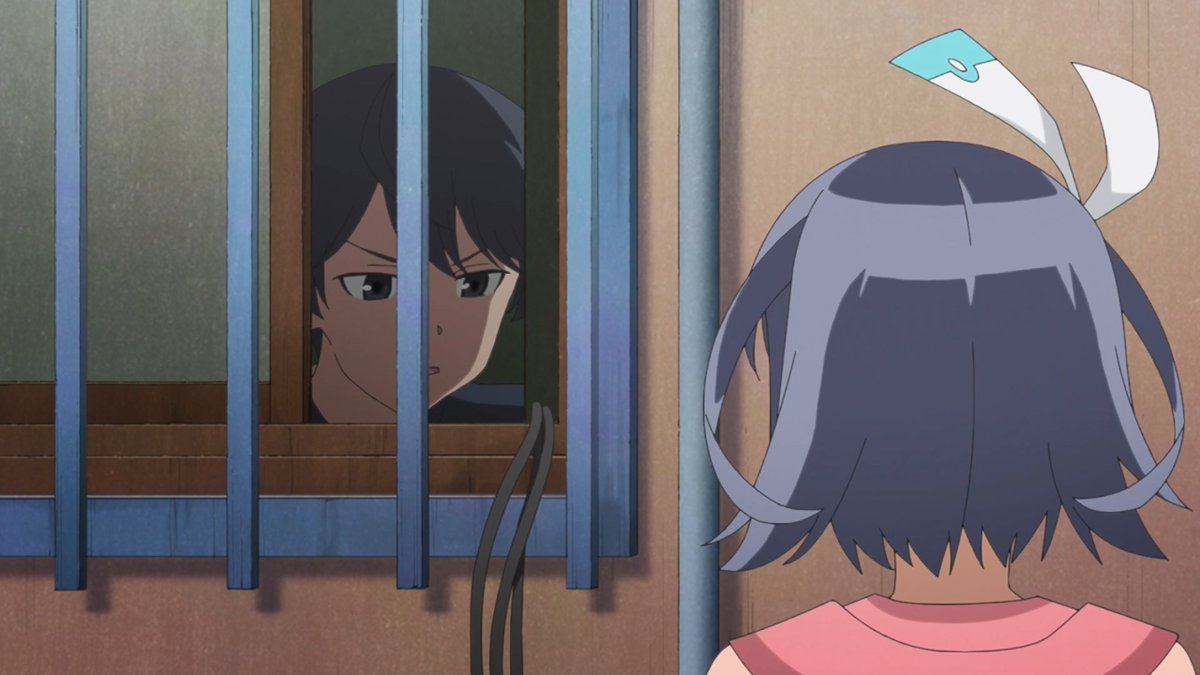 X0_BR's tweet photo. left‥ #結婚ですか E03
right…  #アニメ16bitAL E04

若木民喜先生(@angelfrench)作品のこの、アパート(��ンション)玄関前、窓の面格子越しの距離感､いいよね… #kekkon_anime  #16bitセンセーション #16bitAL https://t.co/JpR0MFaqOa