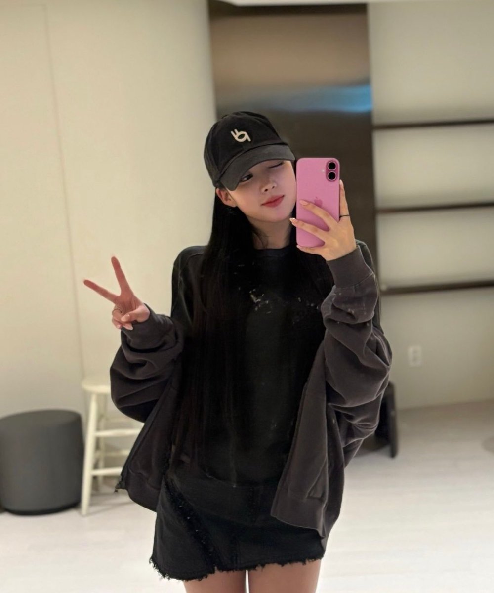 She is so gorgeous 

#NARIN #MEOVV