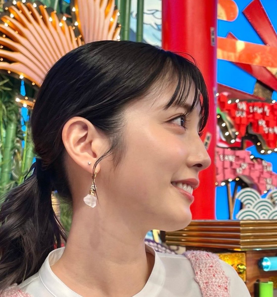 hhahnha's tweet photo. 何かで保存してた横顔が美しかったんです https://t.co/wrYQhjckVy
