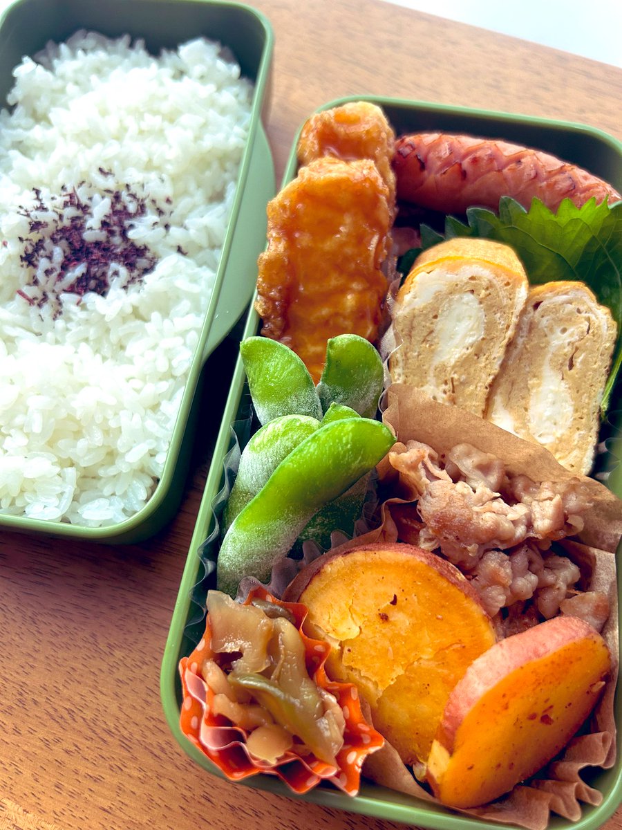 ___tomotomo___'s tweet photo. ☆豚バラとさつまいもの和風炒め弁当☆
今日で中間テスト終了✨
お弁当も復活😊
プチト��ト買い忘れたので色味寂しめ。
☀︎ 豚バラとさつまいもの和風炒め
☀︎ 玉子焼き
☀︎ いかの天ぷら
☀︎ ウインナー
☀︎ 枝豆
☀︎ 搾菜　☀︎ しそ
#男子高校生弁当　#弁当　#お弁当記録
2024.10.18（金） https://t.co/1R0xlCHU4w