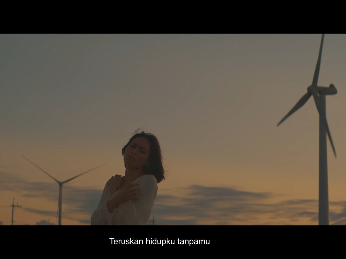 KotaroK99's tweet photo. Shoot mana MV ni Kak @DayangNurfaizah
Part ombak datang dekat tu one take ke? lawooo ๐ฅนโค๏ธ https://t.co/92ktqvsPdg