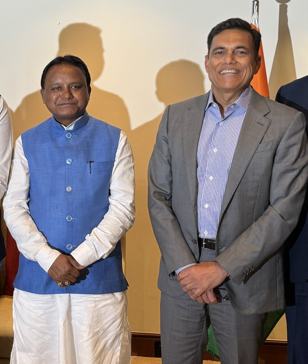 sajjanjindal's tweet photo. Had a wonderful meeting with the hon’ble CM of Odisha. We discussed on many projects that JSW group is setting up in the state. https://t.co/uhBWjpDWWf