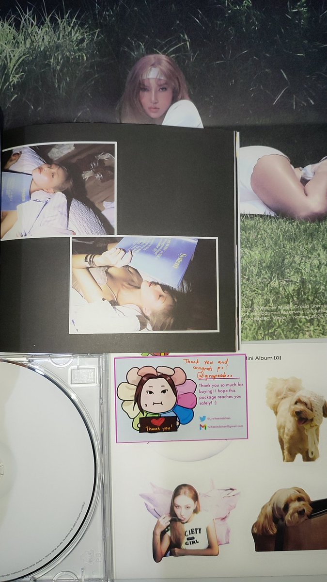 grapeeboo's tweet photo. Thank you so much for this giveaway @_twheeindahan. Thank you for always supporting our Queens ✨ And finally, nagkaroon na rin ng Solo Album ni Hwasa 🥰 Ganda so much, ang cutie ng key ring 🥹

Stream NA 🔥 https://t.co/eo8XGJUDqL