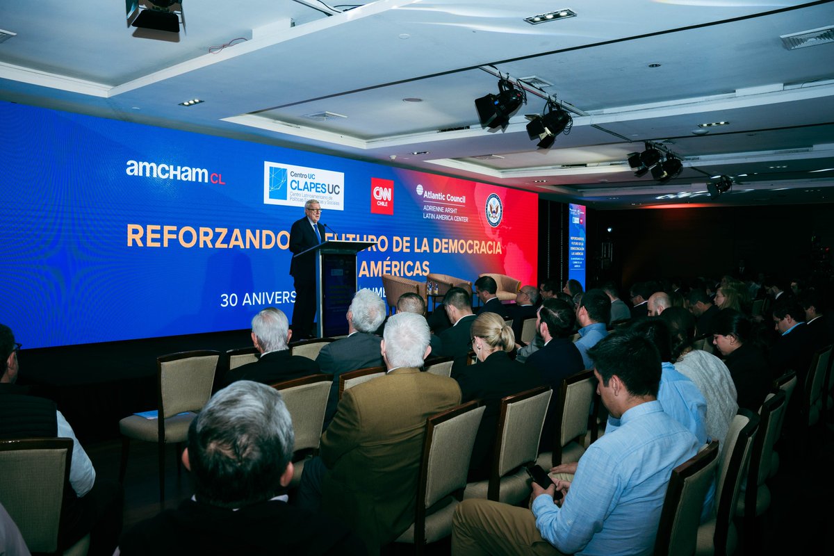 ACLatAm's tweet photo. 🇨🇱 It was an honor to have H.E. Minister Alberto van Klaveren @AlbertoKlaveren at our event on the future of democracy in the Americas. Thank you for your valuable insights on the challenges and opportunities facing our region. #ACChile #Summit30thAnniversary