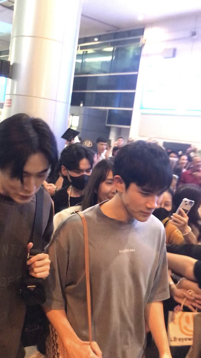 hwgie01's tweet photo. Gemini Fourth welcome to🇻🇳
#GeminiFourth #เจมีไนน์โฟร์ท 
#Gemini_NT #Fourthnattawat
#NJOIN
#GMMTV
#GFRunTheWorldConcertinVN https://t.co/ypmlhYBQP3