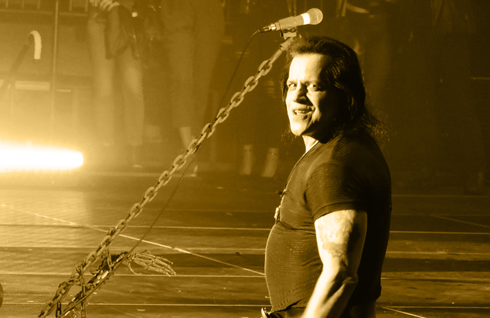 dreampropaganda's tweet image. On this date in 2019 at Madison Square Garden NYC - MISFITS (191019) #beforethepandemic #livemusic #Socialdistancing #themisfits #officialmisfits #thegarden #punkrock #goth #heavymetal #glenndanzig #doylewolfgangvonfrankenstein #jerryonly