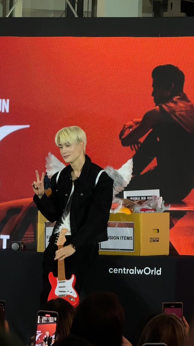 ไม่ตรงปกเลย หล่อเกินรูปมาก