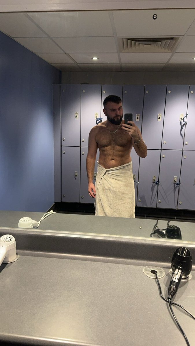 Nice sweaty gym sesh wish some would blow me in the showers after though