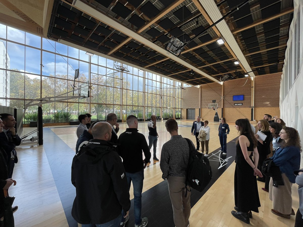 IRLConsulLyon's tweet photo. We ran the gamut from #GA to #GAA today at the Tony Parker Academy with members of @NetworkIrlande and the many Gaelic football teams coming to Lyon for tomorrow’s tournament. 

Un grand merci à Groupe Adéquat pour l’accueil et la discussion sport, communauté et business. https://t.co/KxZNSzEjb8