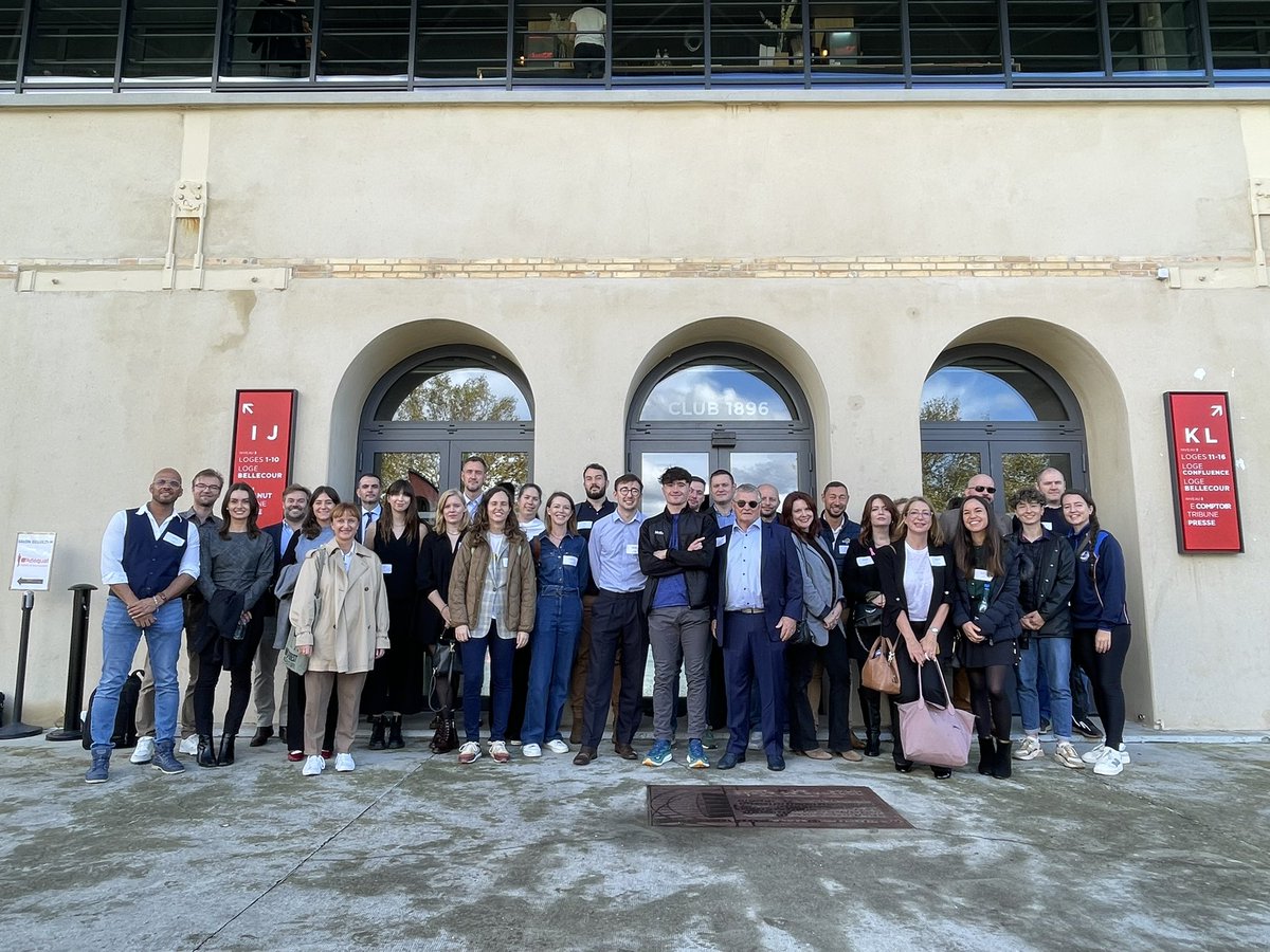 IRLConsulLyon's tweet photo. We ran the gamut from #GA to #GAA today at the Tony Parker Academy with members of @NetworkIrlande and the many Gaelic football teams coming to Lyon for tomorrow’s tournament. 

Un grand merci à Groupe Adéquat pour l’accueil et la discussion sport, communauté et business. https://t.co/KxZNSzEjb8