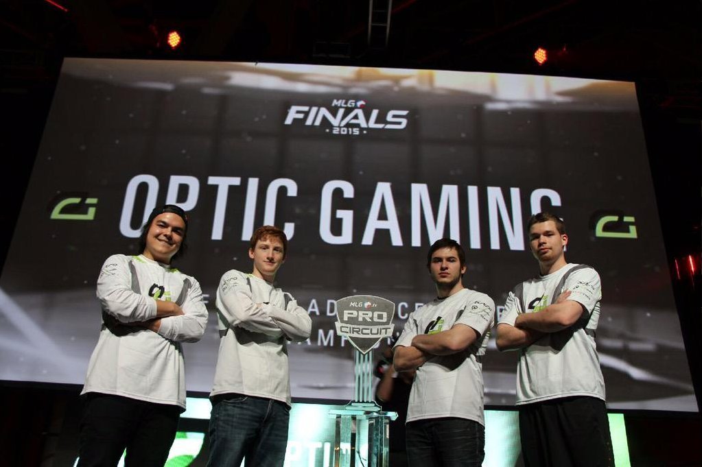 ArchivesCOD's tweet image. October 18th, 2015
9 years ago today @OpTic won MLG World Finals!
First Place: $100,000
Roster:
@Crimsix 1.01 K/D
@DKarma 0.94 K/D
@scump 1.08 K/D
@FormaL 1.19 K/D
@OpTic took down Denial Esports 4-1 in the grand finals!
Denial's Roster consisted of:
@SlasheR_AL 1.05 K/D…