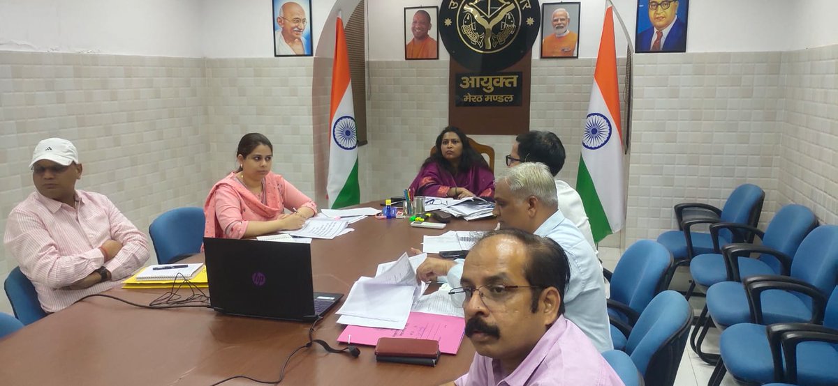 CommissionerMe3's tweet photo. माo मुख्य सचिव महोदय की अध्यक्षता में  चारागाह,मत्स्य तालाब नदियों का आवंटन,प्रवासी श्रमिकों के एनएफएसए धारा 24 के अंतर्गत सीमांकन वादों के निस्तारण, यूपीएसएसएससी की परीक्षा के संबंध में आहूत बैठक में वीडियो कॉन्फ्रेंसिंग के माध्यम से प्रतिभाग किया@CMOfficeUP @UPGovt @ChiefSecyUp https://t.co/OOoB1tCYqt