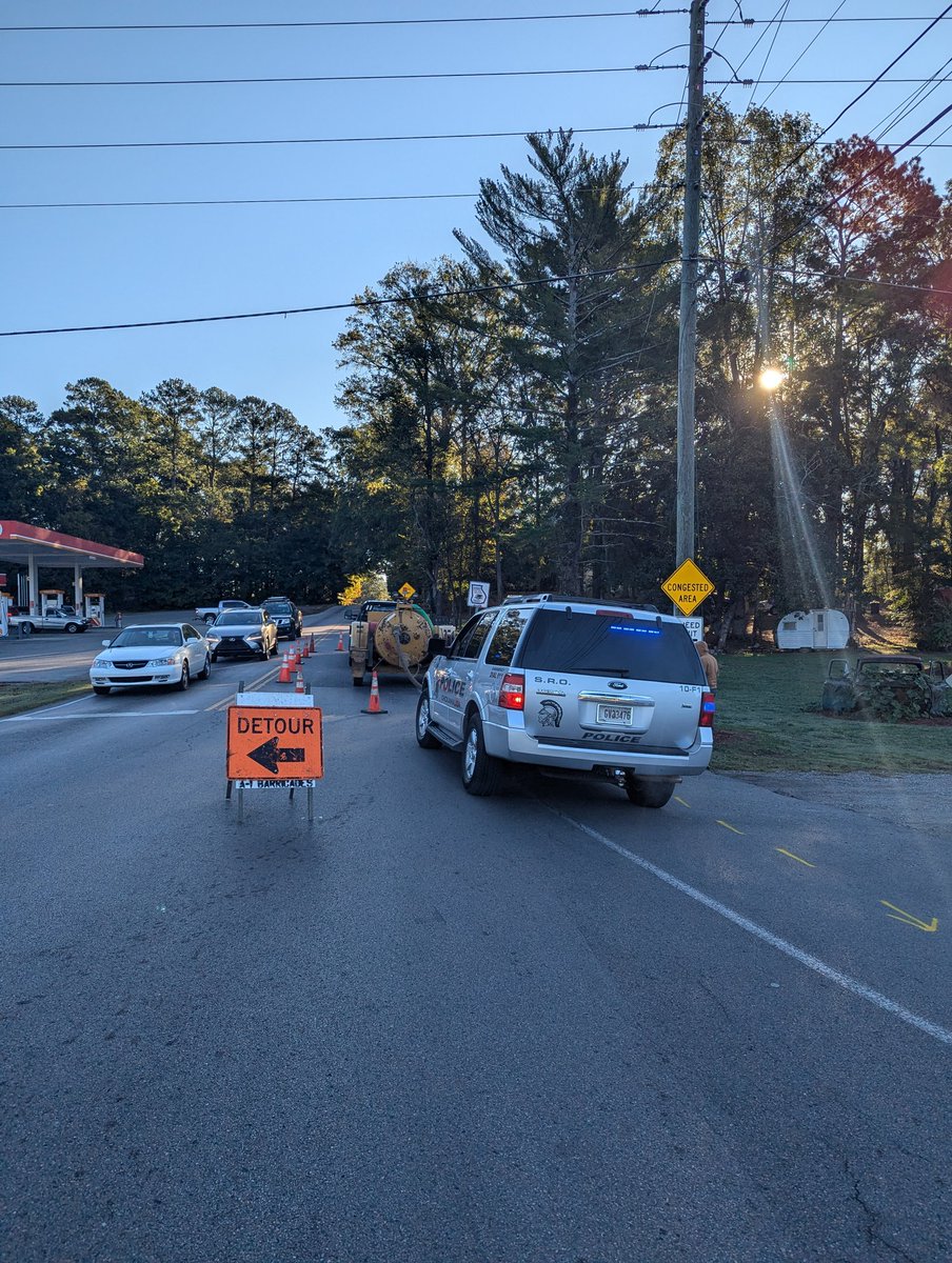 ChickamaugaPD's tweet photo. Lee and Gordon Mill Road at Crittenden Ave heading towards US Highway 27 will be closed for utility work for the next few hours. Please use caution when in the area and follow the detour. https://t.co/iYGk1nrwZD