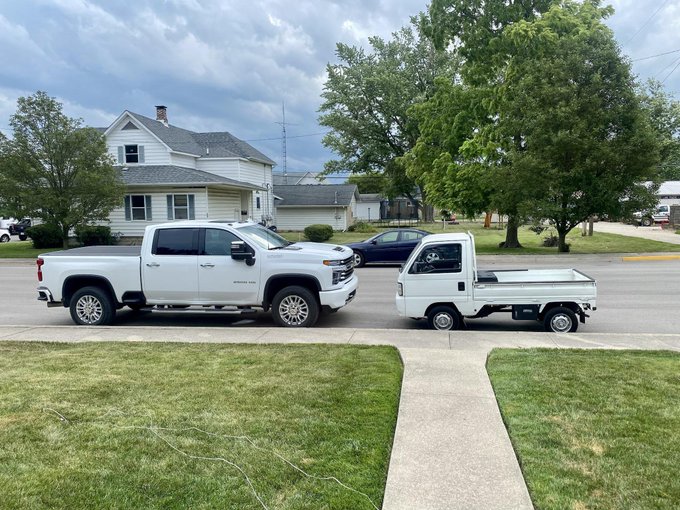 grescoe's tweet photo. "Most mini trucks have the same roughly 6-foot bed size as the F-150."  

Something Ford and GMC *definitely* don't want you to know.  

I make the case for tiny trucks...

🧵

https://t.co/O0B5uHqvkr https://t.co/FH9G6dqYjC