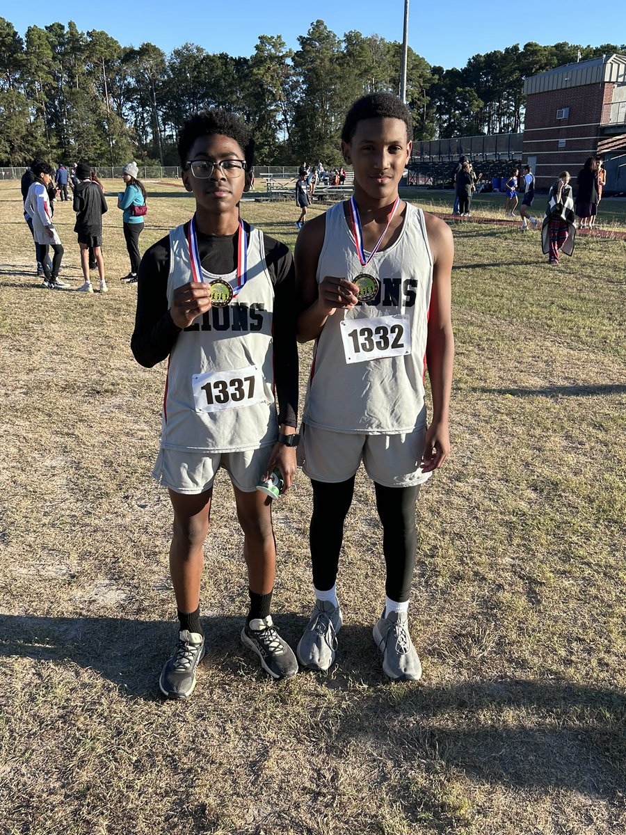 rvsimon78's tweet photo. Congratulations to Aiden Simon for finishing 3rd and to Bobby Owens for finishing 4th in the 8th grade boys division at the Humble ISD Cross Country District Meet. @HumbleISD_WMS https://t.co/fZYpxvhC03