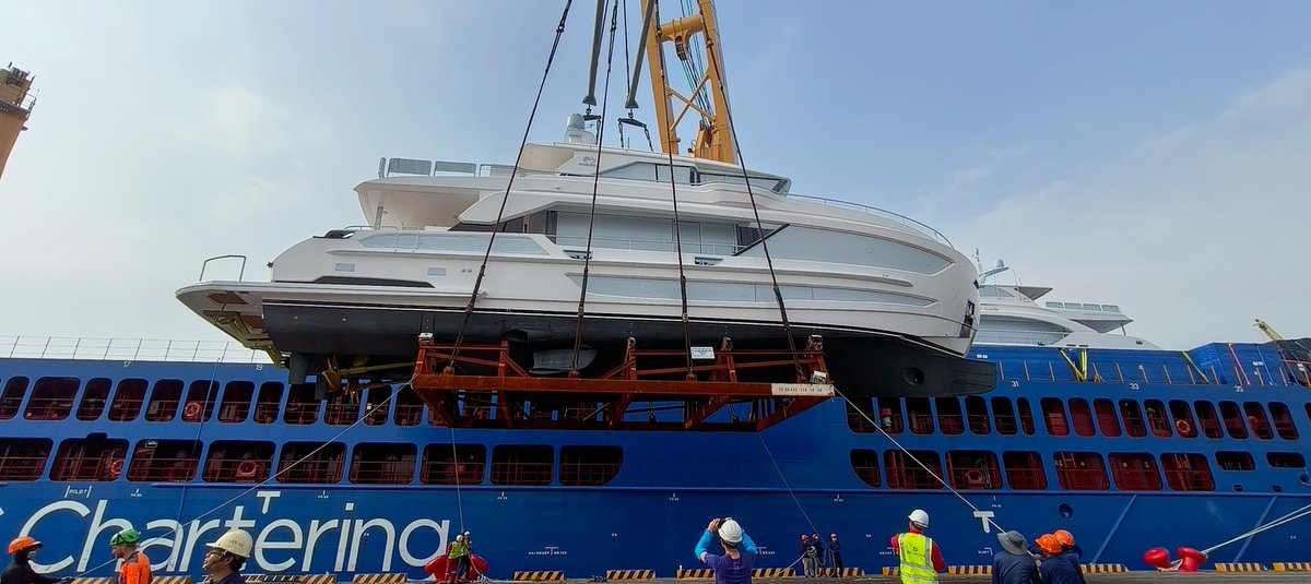 HorizonYachtUSA's tweet photo. Two new Horizons on their way to their new owners! 🌍✨ The FD90 and RP122 are officially en route from Taiwan 🚢

#horizonyachts #RP122 #FD90 #yachtmanufacturers #CustomYachts #LuxuryYachts #YachtDesign #YachtBuilders #LuxuryBoats #ExclusiveYachts #defineyourhorizon #bebold https://t.co/mGfeJZ0owL