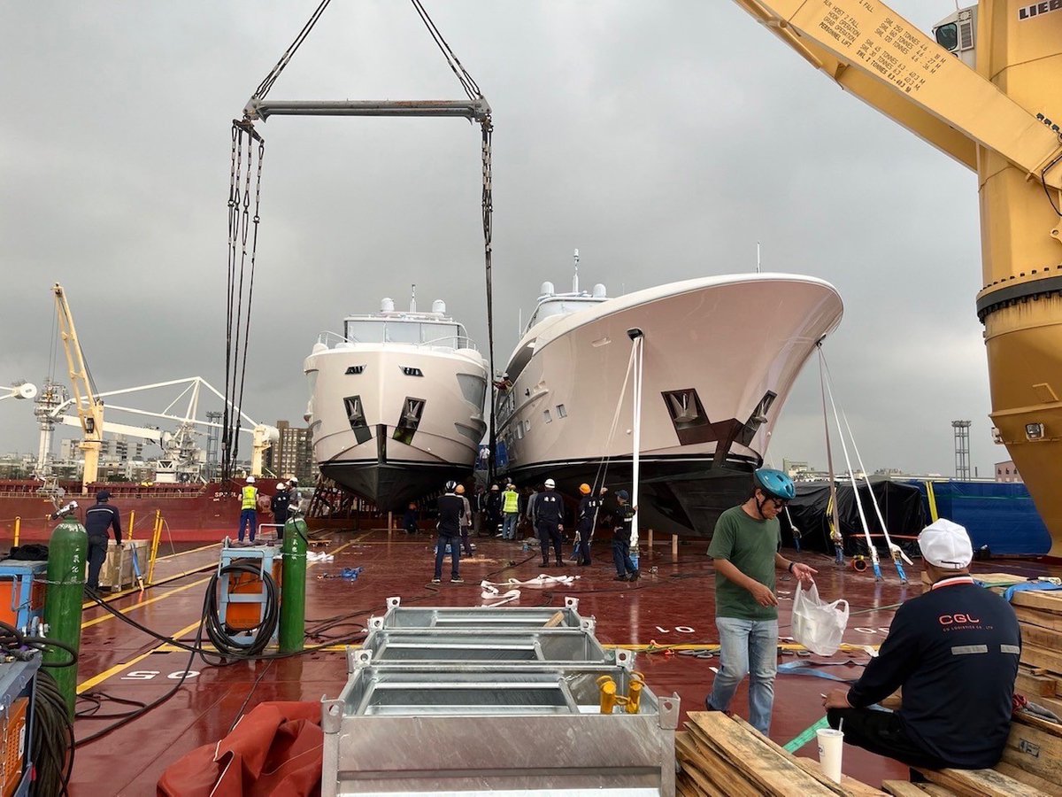 HorizonYachtUSA's tweet photo. Two new Horizons on their way to their new owners! 🌍✨ The FD90 and RP122 are officially en route from Taiwan 🚢

#horizonyachts #RP122 #FD90 #yachtmanufacturers #CustomYachts #LuxuryYachts #YachtDesign #YachtBuilders #LuxuryBoats #ExclusiveYachts #defineyourhorizon #bebold https://t.co/mGfeJZ0owL