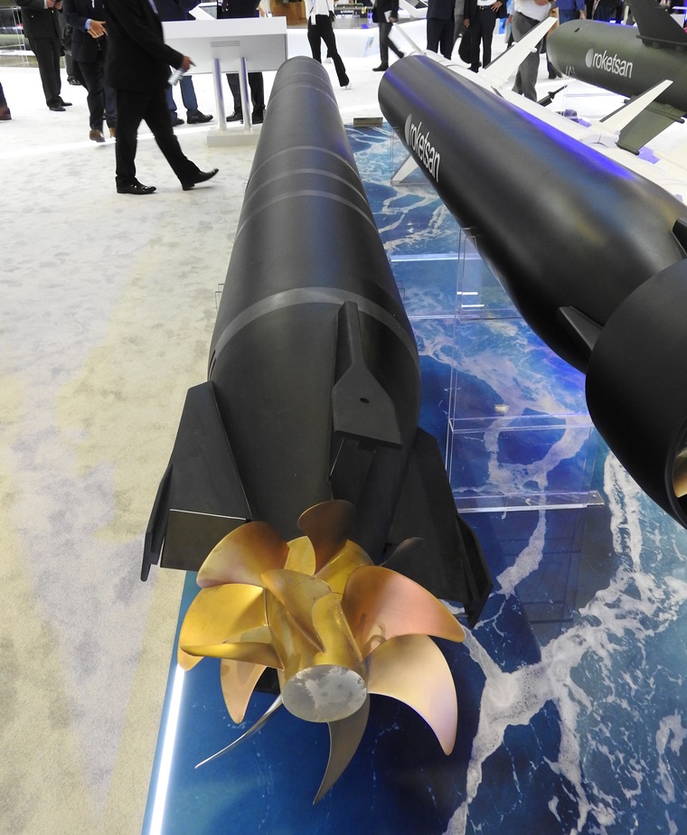 TurkishCentury's tweet image. Meet #AKYA, Türkiye's first indigenous heavy-class torpedo developed by @roketsan! Designed for precision and power, AKYA is a game-changer for Turkish &amp;amp; allied naval forces. Proudly advancing national defense tech and securing our seas. 🇹🇷 #AKYATorpedo #Roketsan