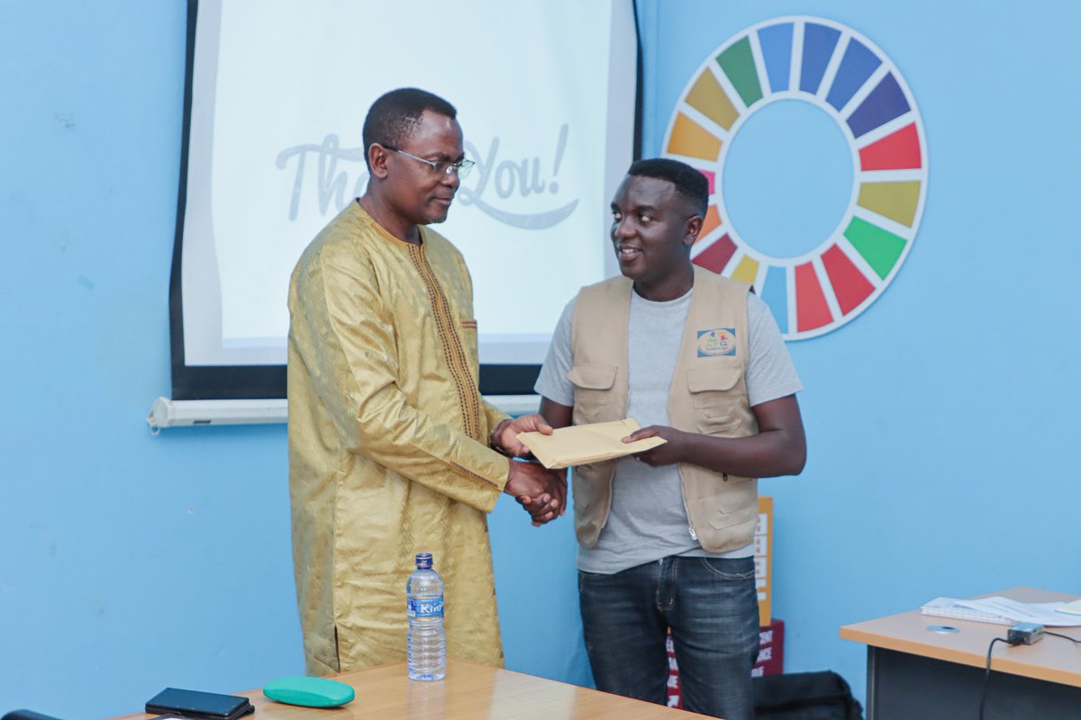 UN_Burundi's tweet photo. Au terme de la competition, 5 meilleures Initiatives Locales pour l’Elimination de la Pauvreté ont reçu des primes d’encouragement du Centre d’Information des NU @UN_Burundi et recevront un accompagnement du @PNUDBurundi qui leur permettra d’améliorer leur mise en oeuvre. https://t.co/t7qbSn9Q26