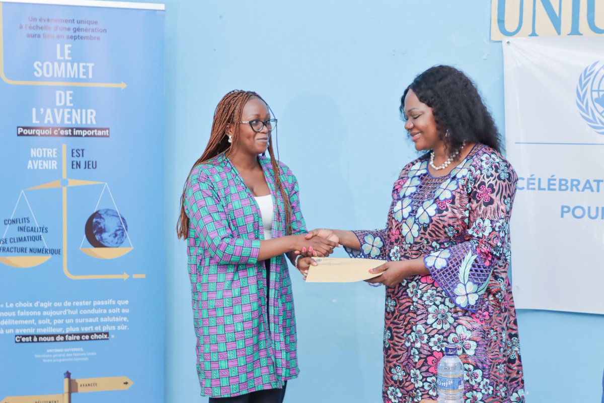 UN_Burundi's tweet photo. Au terme de la competition, 5 meilleures Initiatives Locales pour l’Elimination de la Pauvreté ont reçu des primes d’encouragement du Centre d’Information des NU @UN_Burundi et recevront un accompagnement du @PNUDBurundi qui leur permettra d’améliorer leur mise en oeuvre. https://t.co/t7qbSn9Q26