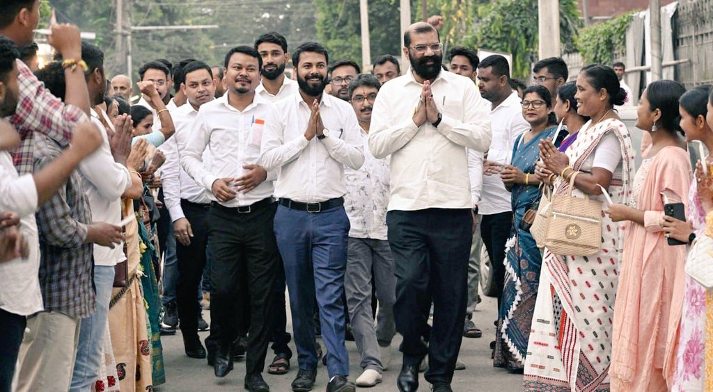 Utpal_Assam's tweet photo. মহামান্য উচ্চতম ন্যায়ালয়ে অসম চুক্তিক পুনৰ ন্যায্যতা প্ৰদান কৰি ১৯৭১ চনৰ ভিত্তি বৰ্ষ বাহাল ৰখাৰ ঐতিহাসিক ক্ষণত অসম আন্দোলনৰ শ্বহীদসকললৈ শ্ৰদ্ধাঞ্জলি জনাই আজি সমগ্ৰ অসমৰ প্ৰতিখন জিলা ছাত্ৰ সন্থা, মহকুমা ছাত্ৰ সন্থা আৰু আঞ্চলিক ছাত্ৰ সন্থাৰ উদ্যোগত বন্তি প্ৰজ্বলন কৰা হয়। আমিও গুৱাহাটীৰ উজানবজাৰস্থিত শ্বহীদ ন্যাস ভৱনত বন্তি প্ৰজ্বলন কাৰ্যসূচীত অংশগ্ৰহণ কৰোঁ।