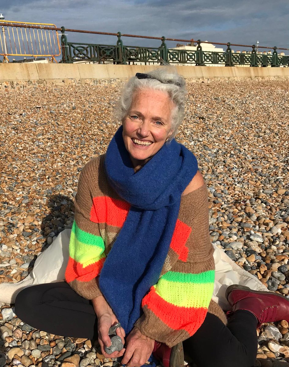 Louise Jameson tweet media