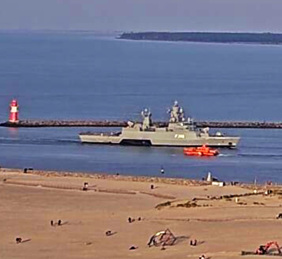 WarshipCam's tweet photo. German Navy Braunschweig-class corvettes FGS Oldenburg (F263) and FGS Braunschweig (F260) coming into Rostock, Germany - October 17, 2024 #fgsoldenburg #f263 #f260 #fgsbraunschweig
SRC: webcam https://t.co/eH3vyehECw