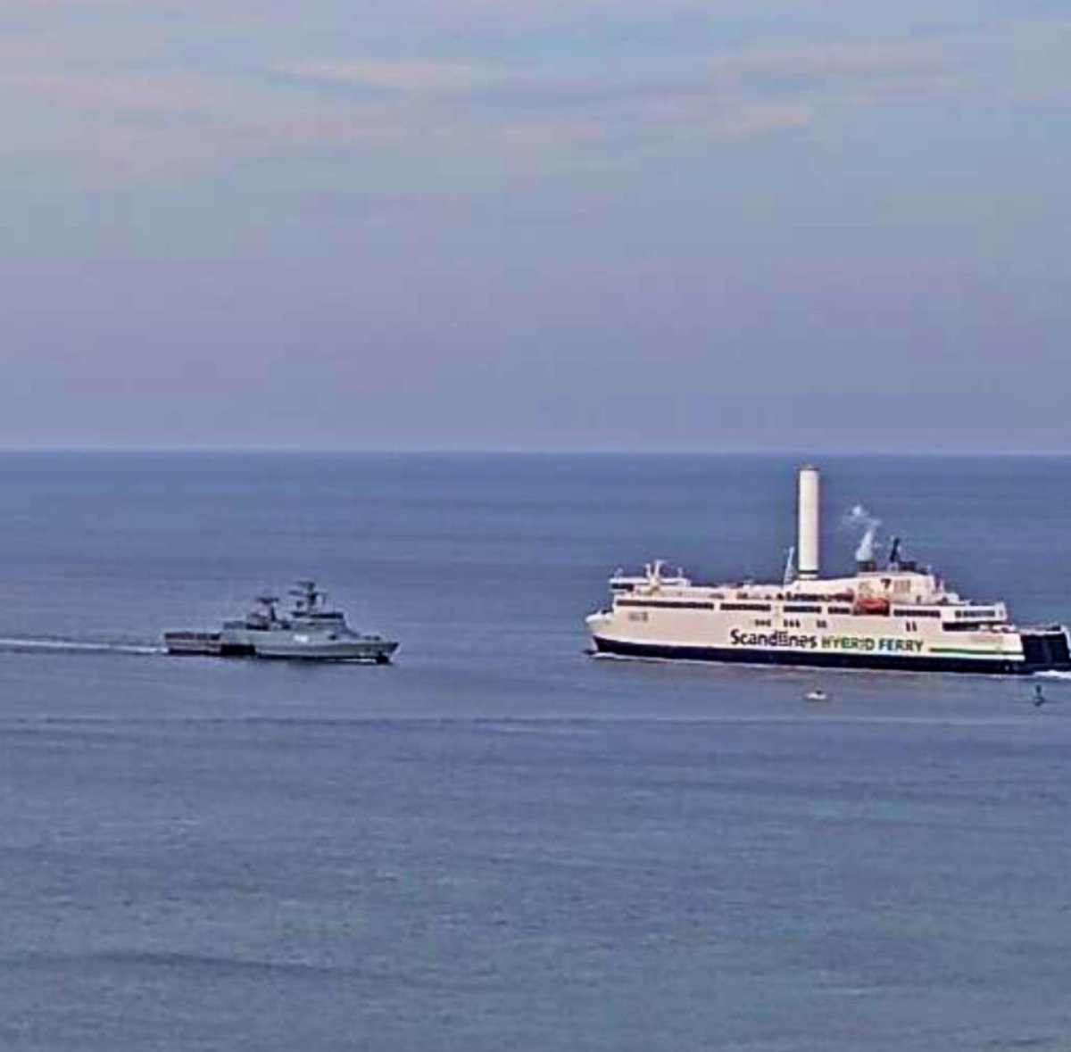 WarshipCam's tweet photo. German Navy Braunschweig-class corvettes FGS Oldenburg (F263) and FGS Braunschweig (F260) coming into Rostock, Germany - October 17, 2024 #fgsoldenburg #f263 #f260 #fgsbraunschweig
SRC: webcam https://t.co/eH3vyehECw