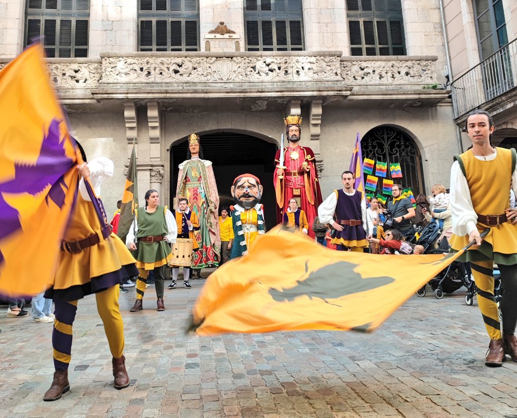 Girona_Cat's tweet photo. 🎡💐 Aquest dissabte, el “Toc de Rams” marcarà l’inici de les Fires de Sant Narcís!

🗓️ Dia 19 d’octubre, a les 11h
📍 Plaça del Vi
🎶 Ball de les gegantes i vermut
👉 https://t.co/ZJgYRWWpnO

#FiresGirona https://t.co/xOD678QwH6