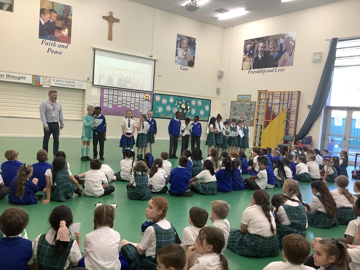 5J_stjohns's tweet photo. We had a fantastic day with the poet Ian Bland. We created and performed our own poems. We had so much fun! https://t.co/wl6bQ0BjKB