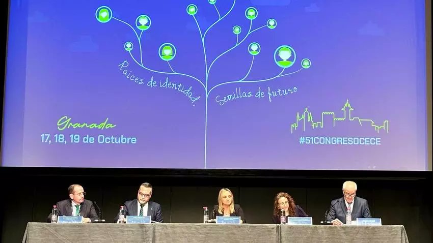 CeceiBalears's tweet photo. La @CeceiBalears, presente en el #51Congresocece en #Granada #CECEIB #educacion #escuelaconcertada #escuelaprivada https://t.co/8MiM7MDzLJ