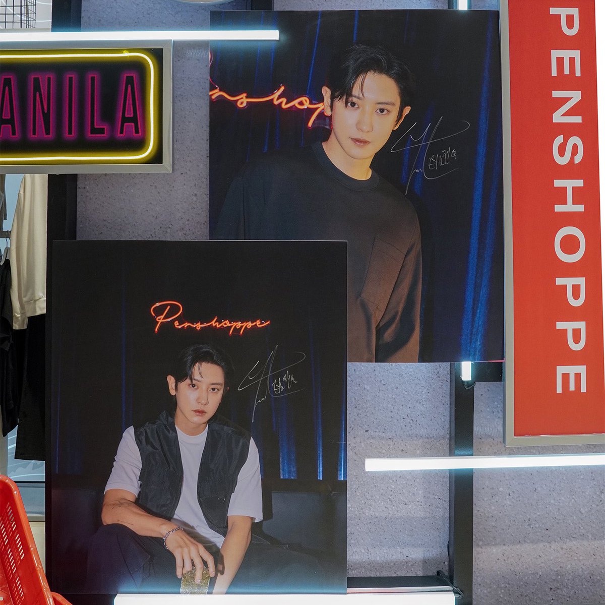 PENSHOPPE's tweet photo. Here’s a closer look at CHANYEOL’s signed posters during his visit in #PENSHOPPE TriNoma, only on display today! 🍀

#PENSHOPPExCHANYEOL https://t.co/XnDRqOJ2Fj
