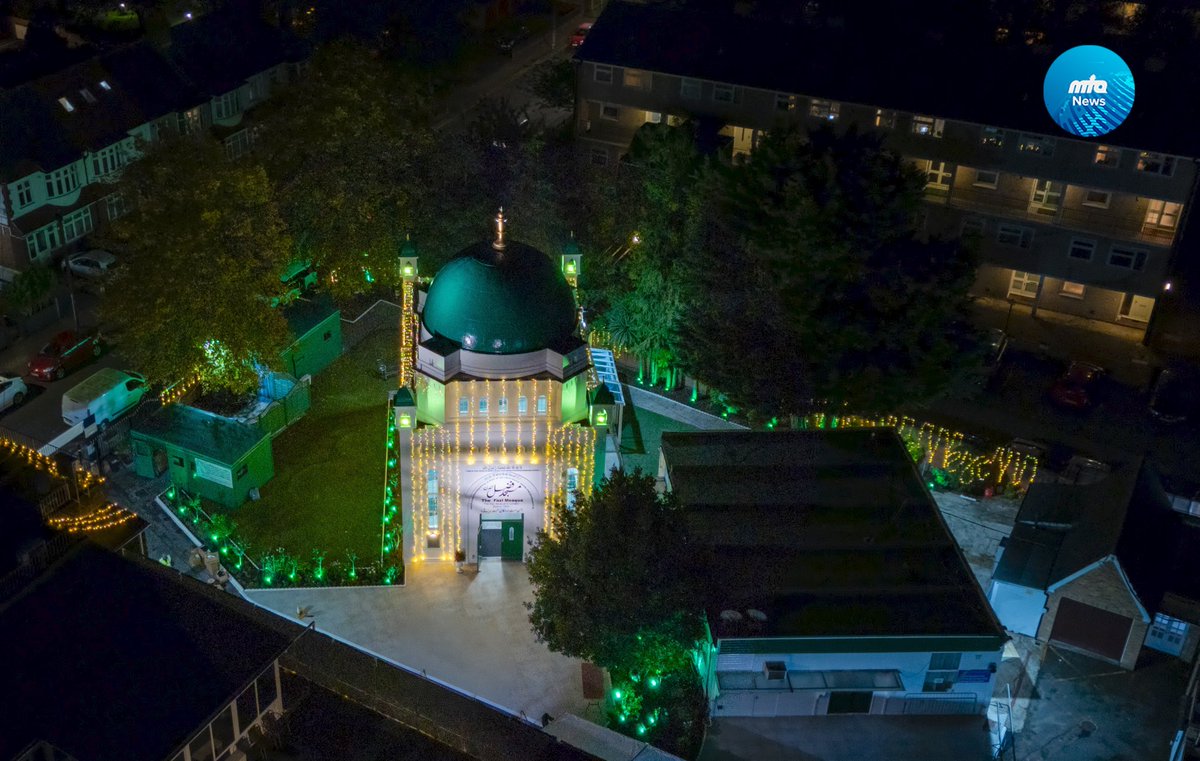 NewsMTA's tweet photo. Centenary of the Fazl Mosque: A Testament to Sacrifice, Faith, and Divine Assistance 🕌

During the Friday Sermon, Hazrat Mirza Masroor Ahmad (aba) mentioned the historic importance of the Fazl Mosque, the first mosque built in the heart of London, within a Christian community.

The Promised Messiah (as) envisioned the spread of Islam in the West. His vision of delivering a sermon in London and catching white birds, which he interpreted as a sign that many righteous people from the West would accept and embrace Islam.

Towards the end, His Holiness (aba) prayed that we become true adherents of Islam, fulfilling the vision of the Promised Messiah (as) by upholding the rights of worship and promoting peace and harmony in the world.