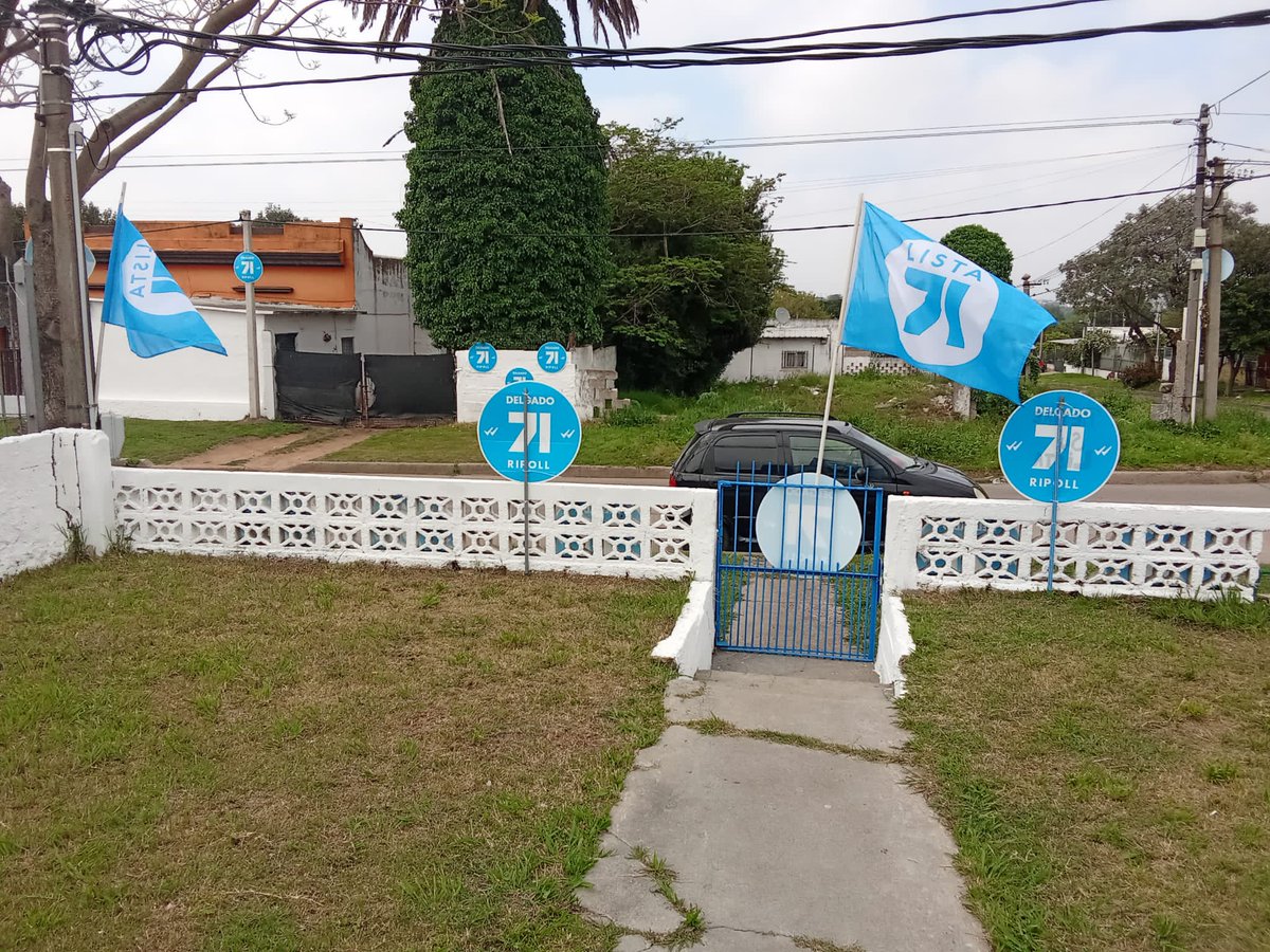 majodevivo's tweet photo. En Municipio D "Plácido Ellauri" el equipo sale a la cancha,y las demás compañeras preparan listas p entregar...#TrabajoDeEquipo ... @lista71 https://t.co/gixnAIC0BJ