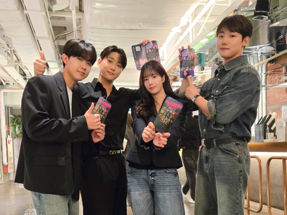 [📸] 241018 '스마트폰을 떨어뜨렸을 뿐인데: 라스트 해커' 시사회

시사회에서도 웃기는 남자들 어떤데
오 제발 미쳤어(positive)

#GoldenChild #골든차일드 #GNCD