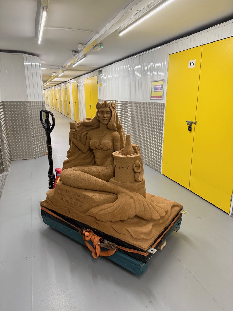 Big Yellow (@bigyellowss) on Twitter photo Things you don’t expect at Big Yellow 👀.
This week saw this impressive sand sculpture, created for <a href="/TheIvyColle/">The Ivy Collection</a> by <a href="/sandinyoureye/">Sandinyoureye</a> arrive at one of our stores 🏰 .
Our secure storage space will house the sculpture until the November grand opening of The Ivy Bournemouth. Things you don’t expect at Big Yellow 👀.
This week saw this impressive sand sculpture, created for <a href="/TheIvyColle/">The Ivy Collection</a> by <a href="/sandinyoureye/">Sandinyoureye</a> arrive at one of our stores 🏰 .
Our secure storage space will house the sculpture until the November grand opening of The Ivy Bournemouth.