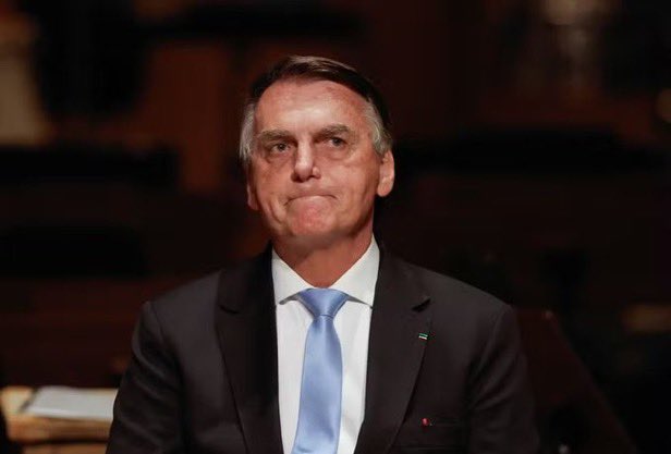 Os soldadinhos esquerdistas dizendo “ ADEUS MITO “

ainda não sabem que Bolsonaro é um líder, que abriu os olhos de milhões de brasileiros contra as desonestidades da esquerda.

Não tem mais volta:
Se Bolsonaro permanecer inelegível, teremos outros, e depois outros...