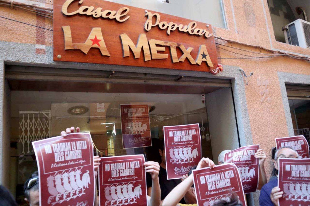 #ANTIFEIXISME | Manifestació a #Ripoll contra l'extrema dreta i la  persecució a la dissidència de l'equip de govern de Sílvia Orriols directa.cat/manifestacio-a… Una informació de <a href="/jcomajoan/">Josep Comajoan</a> (<a href="/elsetembre/">Setembre</a>)