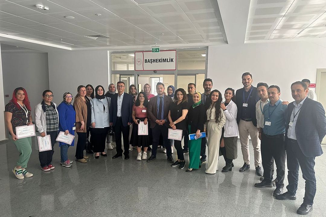 ASÜ Kariyer Merkezi olarak Aksaray Eğitim Araştırma Hastanesi personeline verdiğimiz ve verimli şekilde sonuçlanan Etkili İletişim ve Beden Dili eğitim sonucu sertifika töreni gerçekleştirdik.