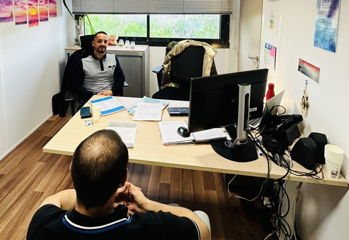 [recrutement]
👉Ce matin, l’agence France Travail #lezignancorbieres a accompagné l’entreprise AMD Aluminium dans son tout premier recrutement.
📄Entretiens des candidats 
💻Mise en place de périodes d’immersions
✅Informations sur les mesures à l’emploi 

<a href="/paulopyf/">paul lagache</a> <a href="/jf_delporte/">JF Delporte</a>