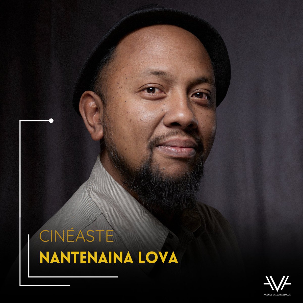 Nantenaina Lova est un cinéaste malgache qui dresse le portrait de son pays dans chacun de ses films.

Avec son nouveau documentaire, CHEZ LES ZÉBUS FRANCOPHONES, il s'inscrit  dans le "kabary", l'art oratoire poétique malgache.

🍿 À découvrir au cinéma mercredi prochain !
