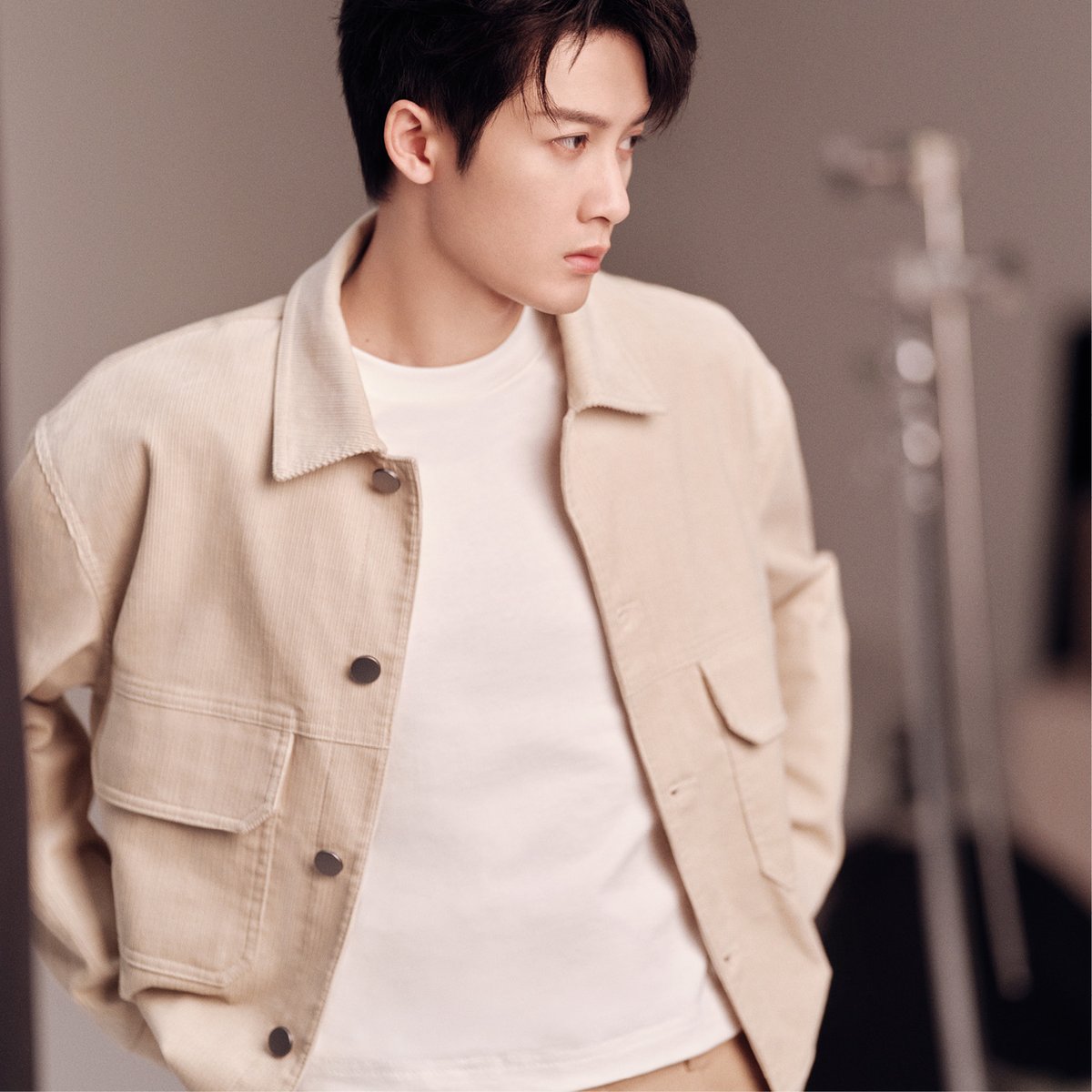 HoganBrand's tweet photo. Dive into the new collection with HOGAN Brand Ambassador JC-T 檀健次 TAN JIAN CI @jct1005_tan exploring the latest styles in the #HOGAN Autumn Winter 2024 Campaign
Explore the New #HOGAN Era: Diversified, reimagined, and upgraded for #AW2425. Available IN-STORES AND ONLINE https://t.co/dHqR1BWrZm