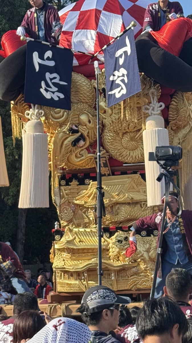 mako2627's tweet photo. 確かに危険でもあるんだけど、なんだかなぁ、気持ちと言うか。当然自分も誰かの邪魔は絶対してて「あ〜前横切ってごめーん🙏」て申し訳ない気持ちも持ちつつ撮影させてもらってるんだけど、こゆ人ってそんな人の感情とかゼロですよね。　そこに1番腹が立ちます。 https://t.co/bk5nfZbpIm